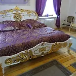 Imperia, Museums-hotel, Treppensteigen Πανσιόν