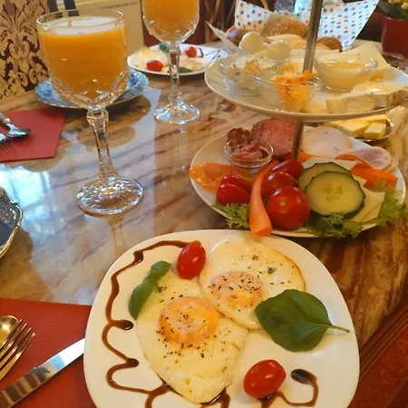 Imperia, Museums-hotel Penzion