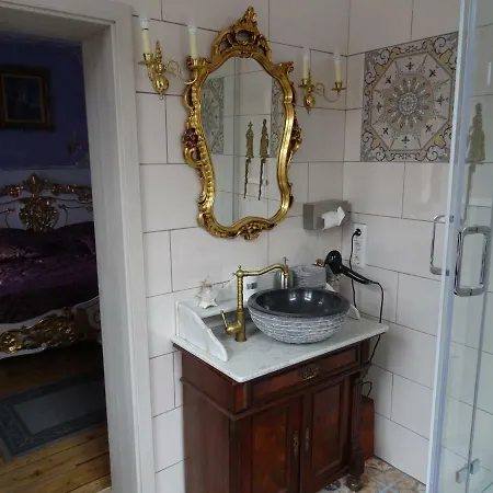 Imperia, Museums-hotel, Treppensteigen Maison d'hôtes 3*